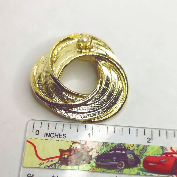 Vintage WMCA Gold-Tone Swirl Brooch With Faux Pearl Accent - Picture 5 of 5